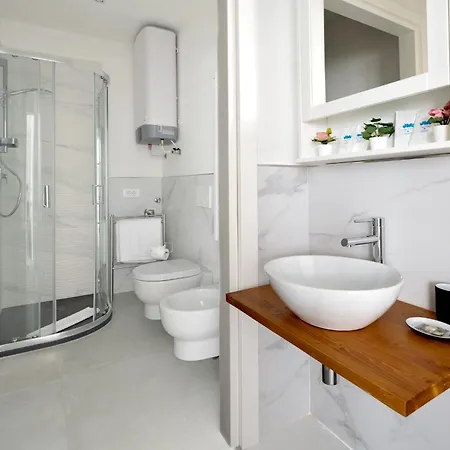 Florence Charming Apartments: Chic Renovated Stay Near Tram Leopolda Exterior photo