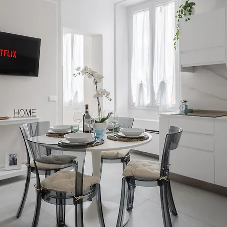 Florence Charming Apartments: Chic Renovated Stay Near Tram Leopolda Exterior photo