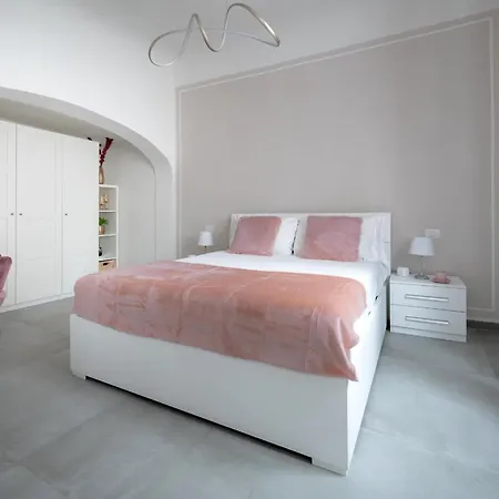 Florence Charming Apartments: Chic Renovated Stay Near Tram Leopolda Exterior photo